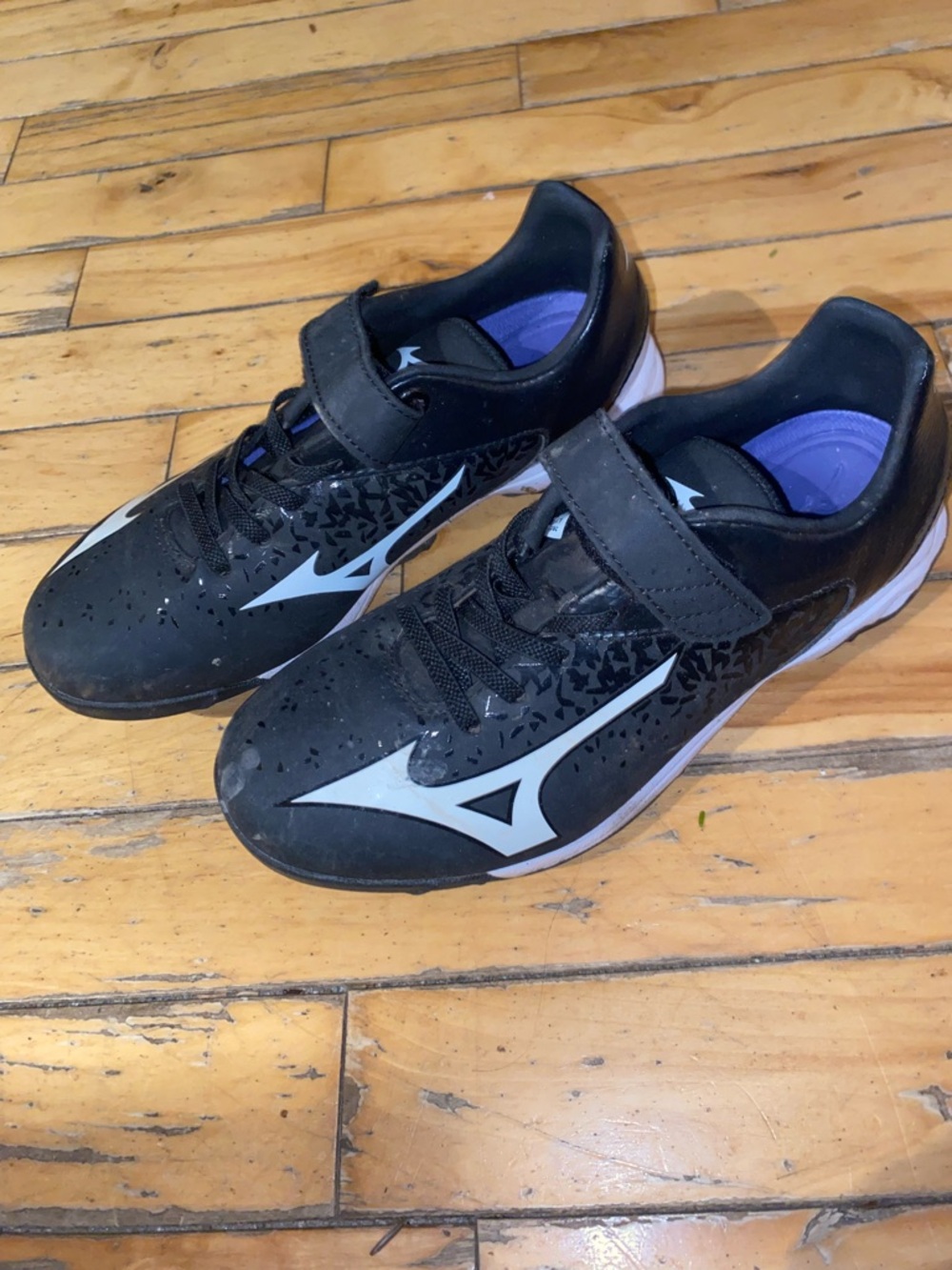 Mizuno Black and White Baseball Cleats Size 3